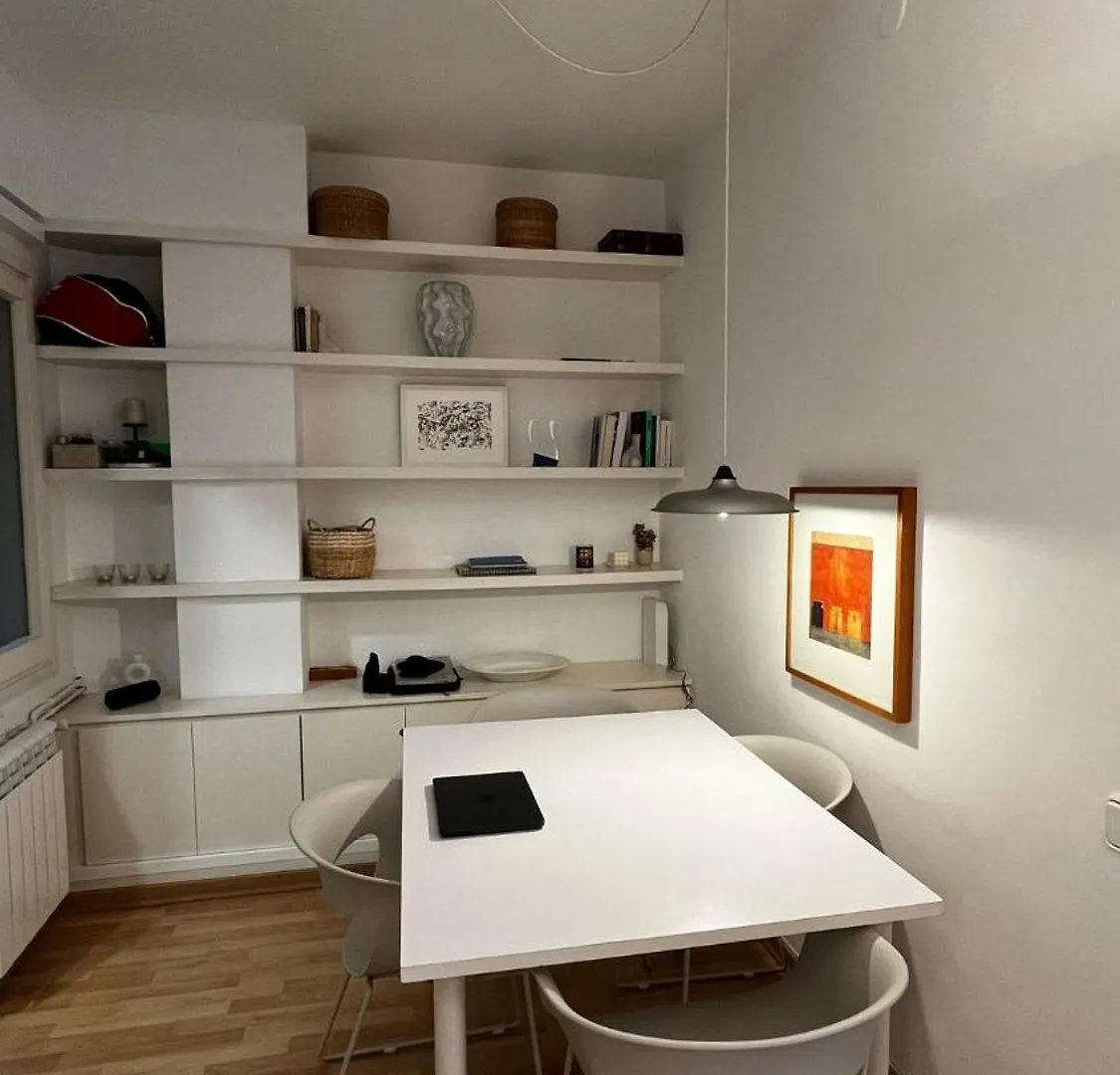 Calle De Comte Urgell Barcelona 0*,